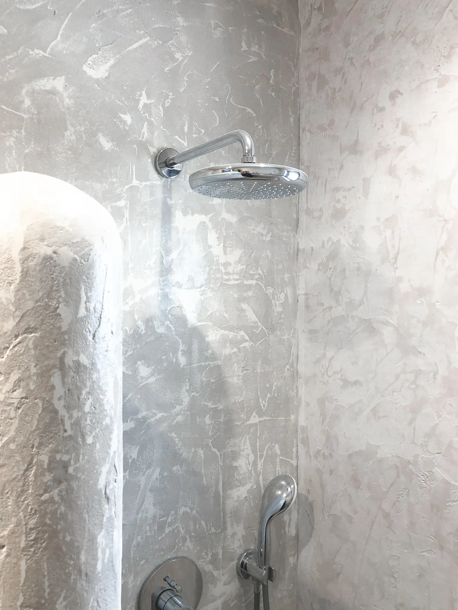 Rain shower against polished plaster walls